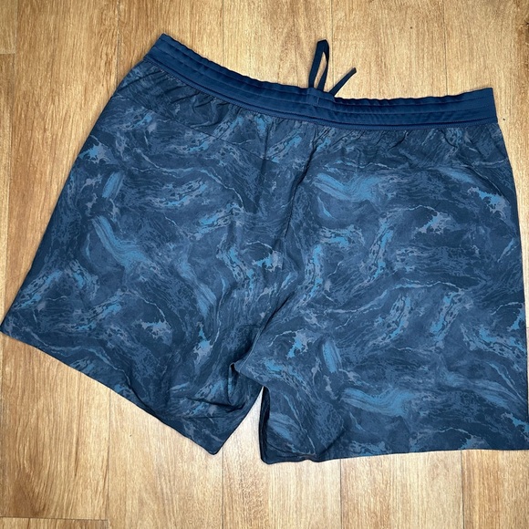 TYR Men's Navy and Aqua Training Shorts - Picture 2 of 3